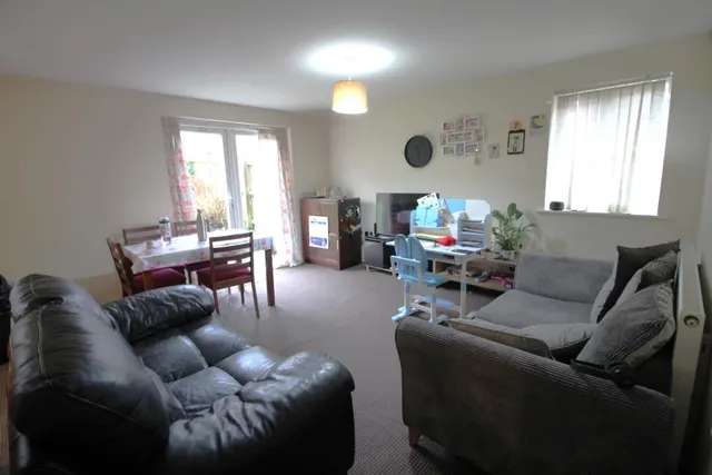 Broadoaks, Bury, BL9, photo 2