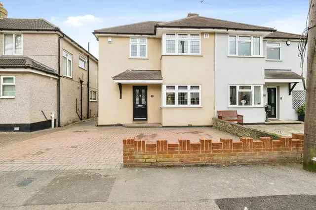 Warren Drive, Hornchurch, RM12, photo 1