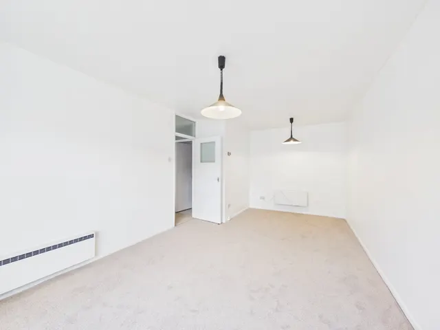 Church Road, Ashford, TW15, photo 1