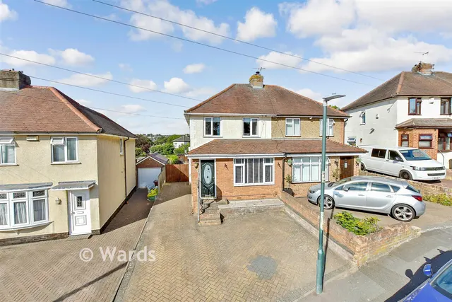 Woodstock Road, Strood, ME2, photo 1