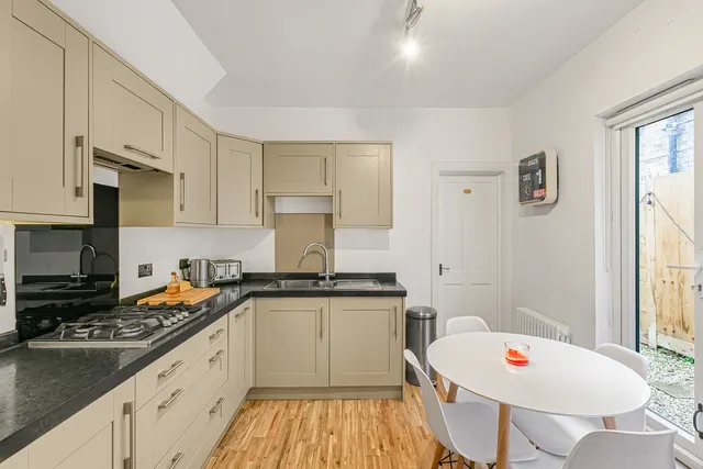 Staines Road, Twickenham, TW2, photo 3