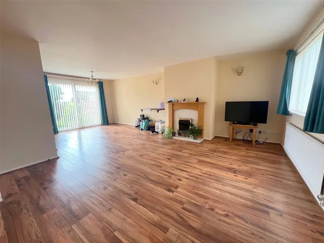 Longfellow Close, Priory Park, SA61, photo 3