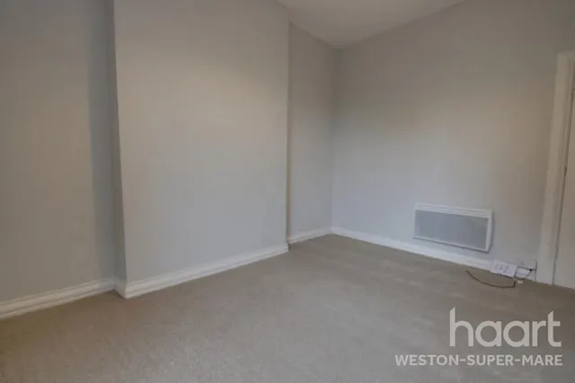 High Street, BS23, photo 3