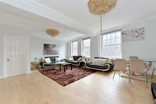 Portman Square, Marylebone, W1H, photo 1