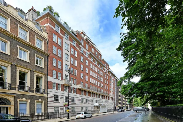 Portman Square, Marylebone, W1H, photo 2