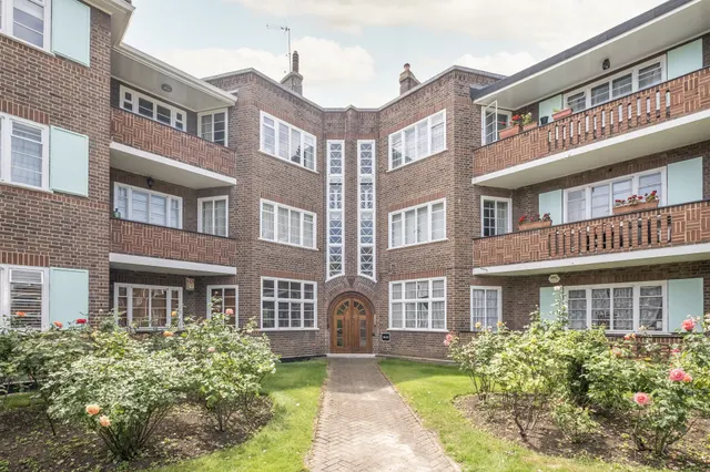 Roehampton Close, London, SW15, photo 1