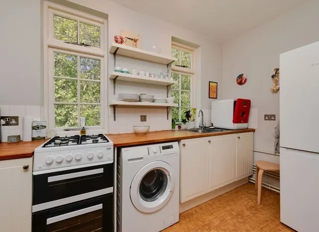Photo 3 — Oakeshott Avenue, Highgate, N6