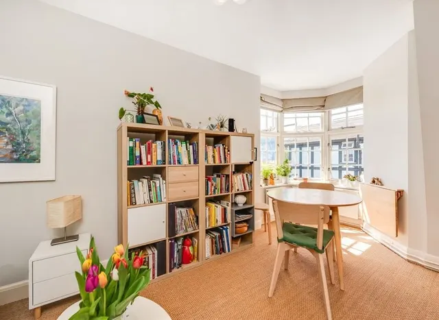 Photo 2 — Oakeshott Avenue, Highgate, N6