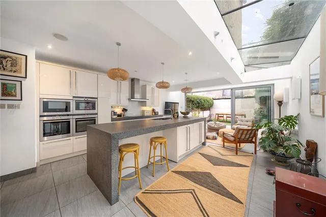 Photo 2 — Sedlescombe Road, London, SW6