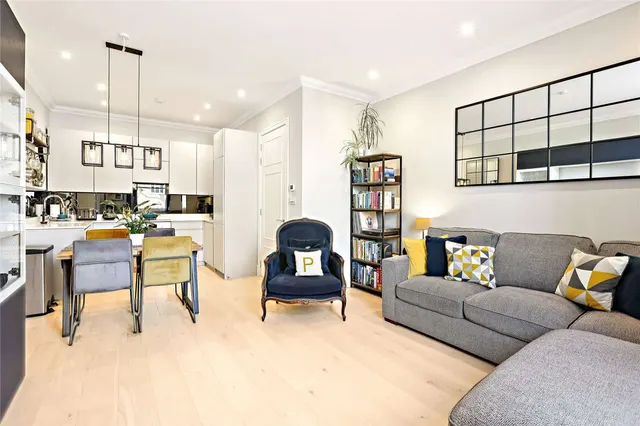 Photo 3 — Heathfield Road, London, W3 8EL