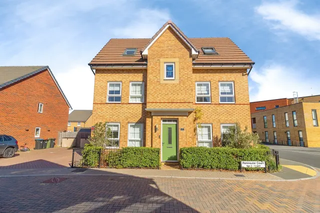 Peninsular Court, Brooklands, MK10, photo 2