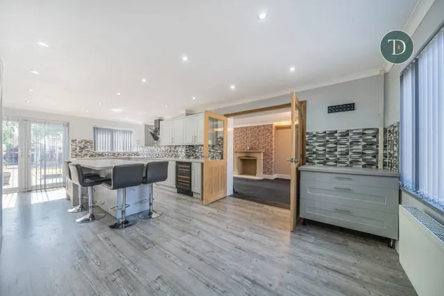 Photo 2 — Apple Tree Grove, Great Sutton, CH66 2XF