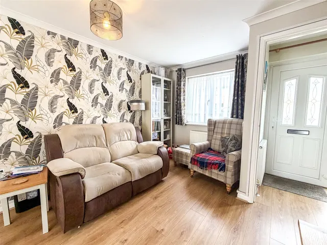 Photo 2 — Brindle Close, Aldershot, Hampshire, GU11 3UF