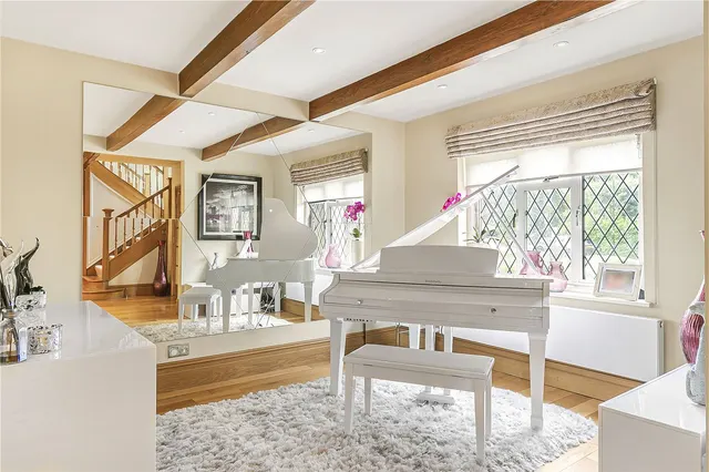 Photo 3 — Beech Hill Avenue, Hadley Wood, EN4 0LN