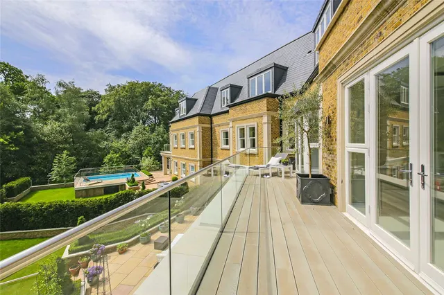 Photo 2 — Camlet Way, Hadley Wood, Hertfordshire, EN4 0NX