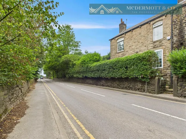 Oldham Road, Uppermill, OL3, photo 1