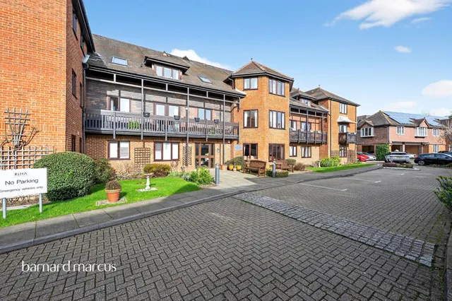 South Street, Dorking, RH4, photo 2