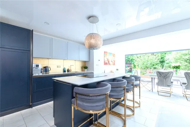 Whincroft Drive, Ferndown, BH22, photo 2