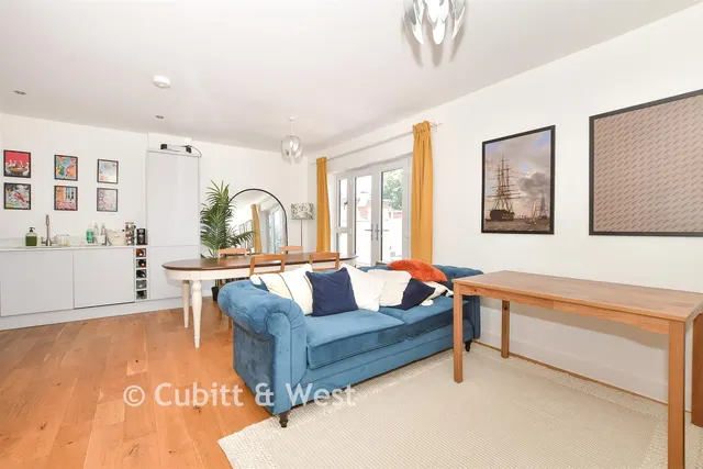 Victoria Road, Burgess Hill, RH15, photo 3