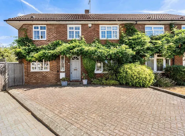 Winston Drive, Stoke D'abernon, KT11, photo 1