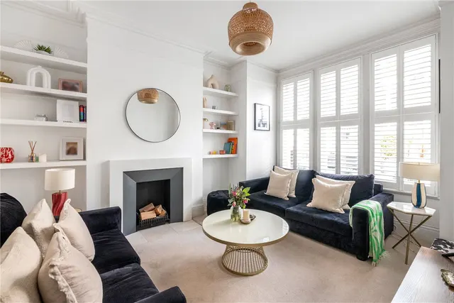 Yukon Road, London, SW12, photo 1
