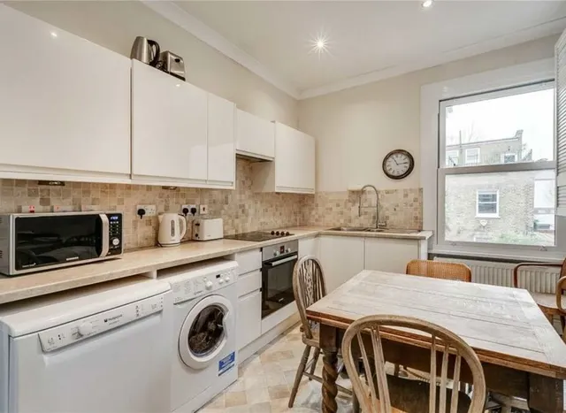 Photo 3 — Kelvedon Road, Parsons Green, SW6
