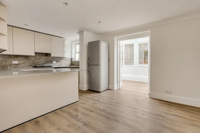 Northcote Road, London, SW11, photo 2