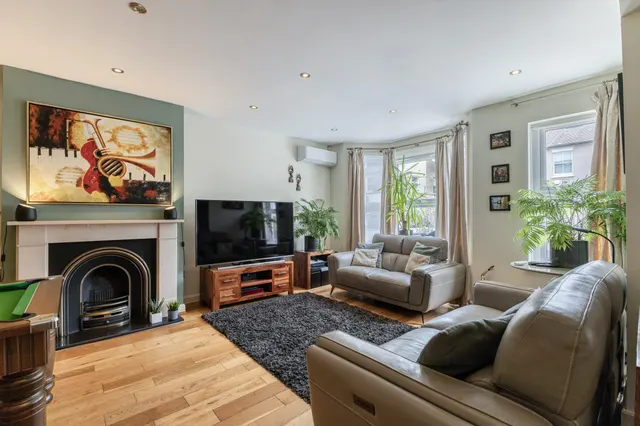 Photo 2 — Berrymede Road, London, W4