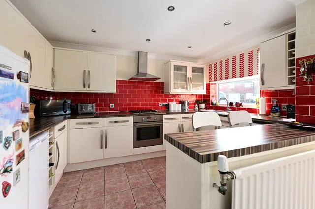 Christchurch Drive, Blackwater, GU17, photo 3