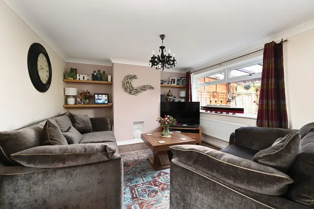 Christchurch Drive, Blackwater, GU17, photo 2