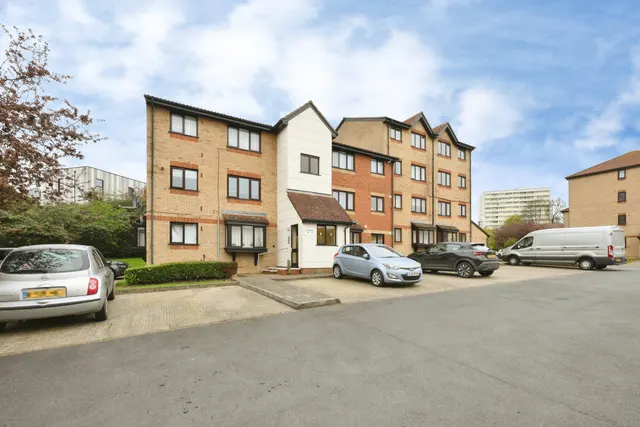 Magpie Close, Enfield, EN1, photo 2