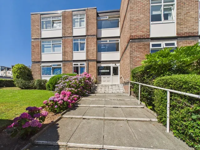 Hoe Court, Lockyer Street, photo 1