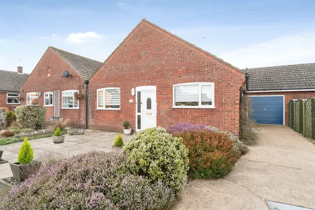 Meadow Close, Holt, photo 1