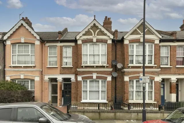 Midmoor Road, SW12, photo 1