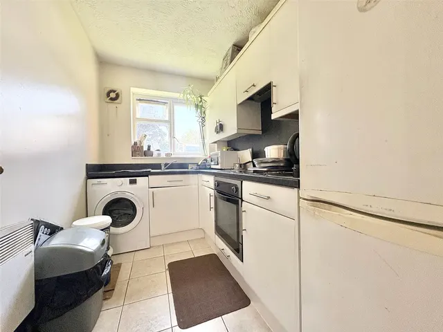 Photo 3 — The Chantrys, Farnham, Surrey, GU9 7AN