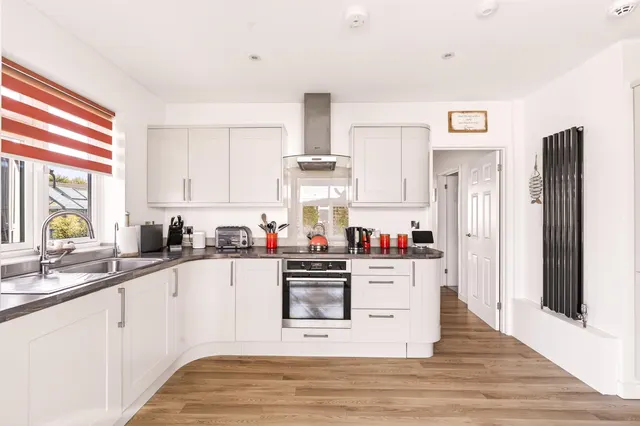 Glenville Road, Rustington, photo 2