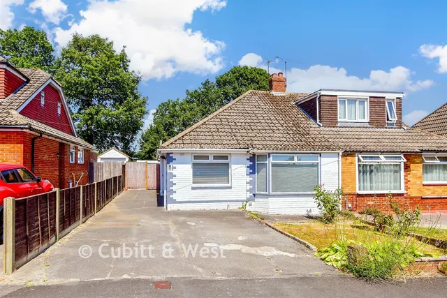 Willow Tree Avenue, Cowplain, PO8, photo 1