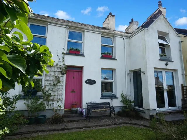 Clwt-y-Bont, Caernarfon, LL55, photo 1