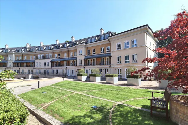 Heathside Crescent, Woking, GU22, photo 1