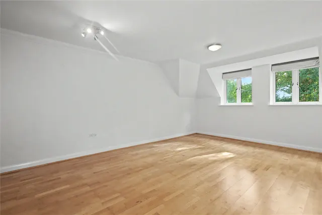 Heathside Crescent, Woking, GU22, photo 3