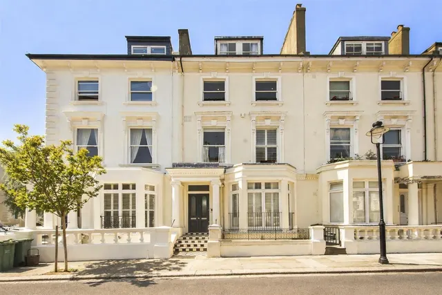 Photo 3 — Belsize Square, London NW3 4HU