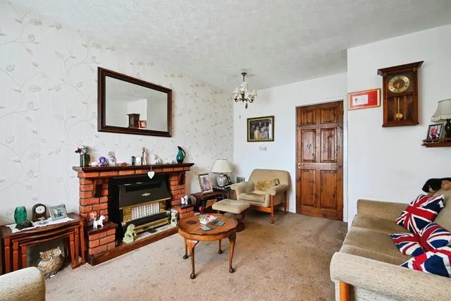 Photo 3 — Kent Close, Worsley, Manchester, Greater Manchester, M28