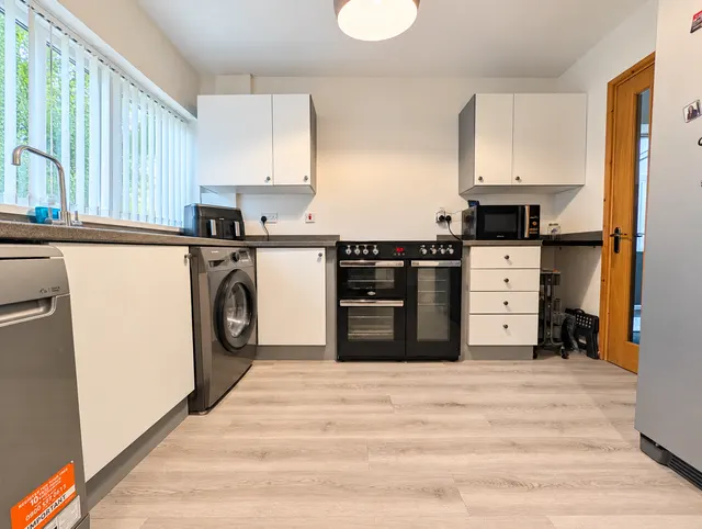 Overdale Road, Romiley, SK6, photo 3
