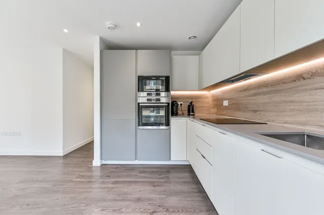 Photo 3 — Flat 4, Sandpiper Building, 44 Newnton Close, London