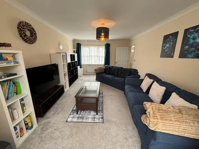 Oldridge Crescent SK6, photo 1