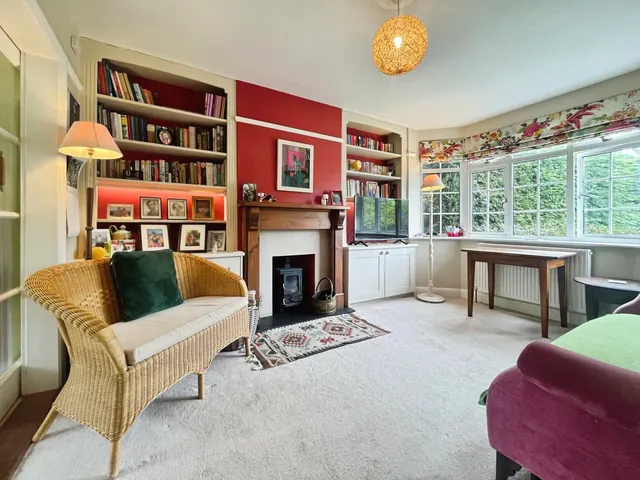 Photo 3 — West Avenue, Farnham, Surrey, GU9 0RH