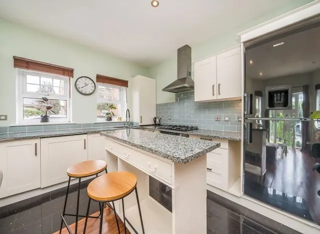 Photo 3 — Ewell Road, Surbiton, KT6