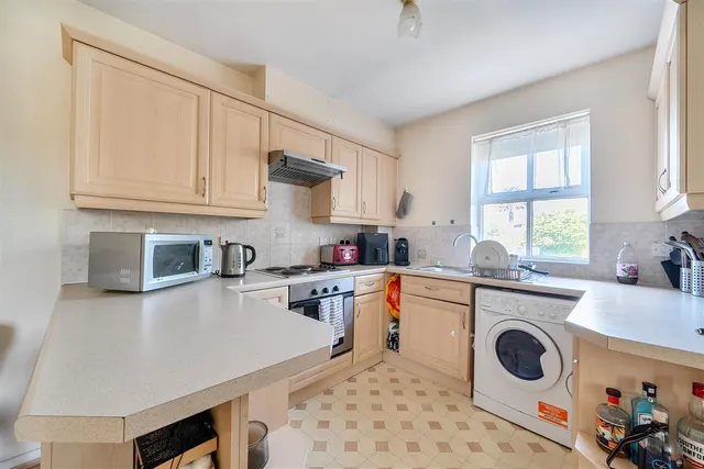 Chamberlayne Avenue, Wembley, photo 2