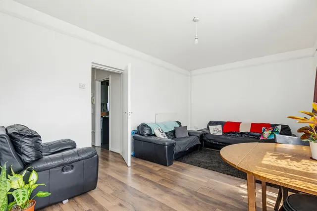 Mortimer Crescent, London, NW6, photo 1
