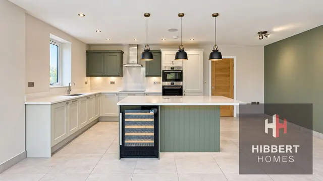Manor Avenue, Sale, M33, photo 2